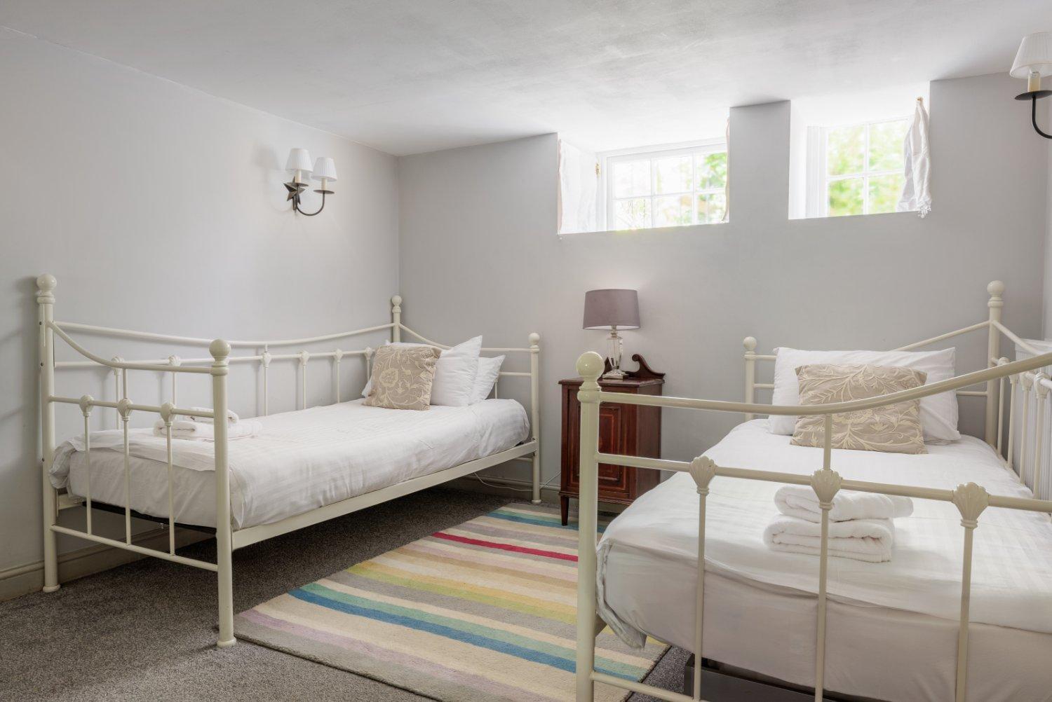 The School Rooms Estate Beautiful, Georgian Apartments With Private Heated Pool And Hot Tub Wifi And Parking Near Bath Box  Dış mekan fotoğraf